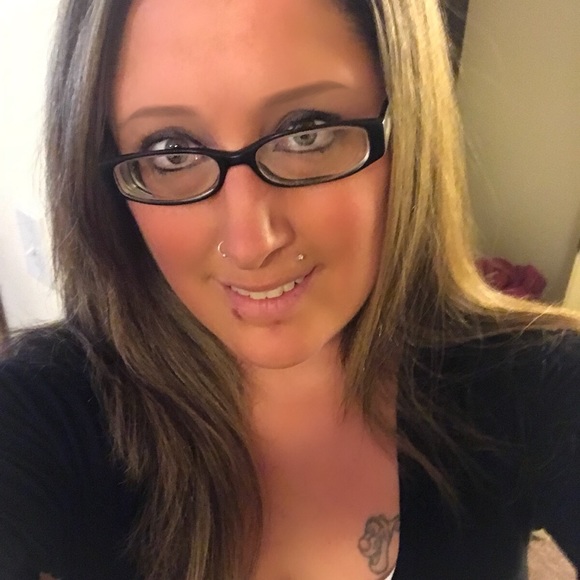 Meet your Posher, Krystle - Picture 2 of 2